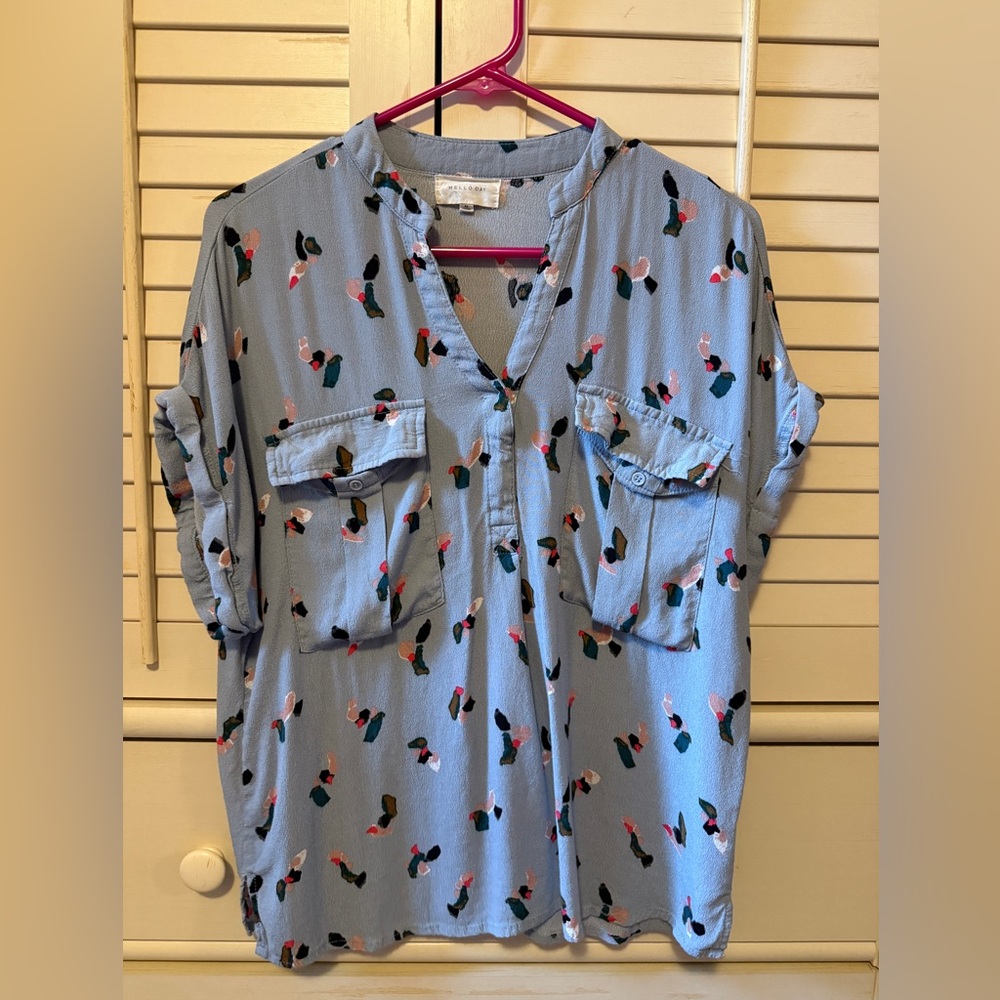 Women’s Blouse. Brand is Mello Day. Size M